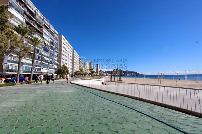 Foto 20f3c9a4-df52-46ef-a24c-5ad5646930a6. Flat in avenida de la armada española 25 in Playa Poniente Benidorm