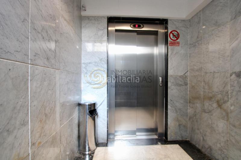 Foto 7aad6ea1-0951-48a9-8d85-66a158abec8c. Flat in avenida de la armada española 25 in Playa Poniente Benidorm