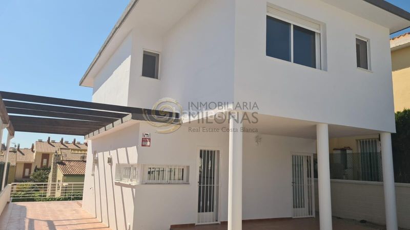 Foto 913bf3ff-3167-48a8-801e-0f1c5a79f614. Casa amb aparcament piscina a Montebello - Nou Espai Nucia (la)