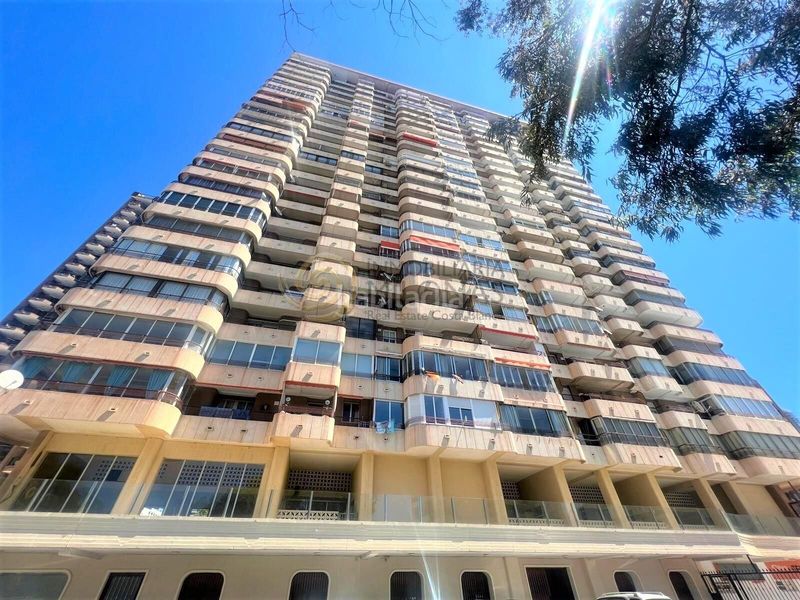 Foto 4374ff90-5cf2-4b1e-b8af-b793901b8798. Aparcament cotxe a Playa Levante Benidorm