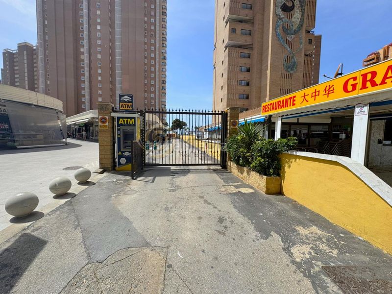 Foto cbd51a1b-c654-465f-bc63-5361a490f50a. Aparcament cotxe a Playa Levante Benidorm