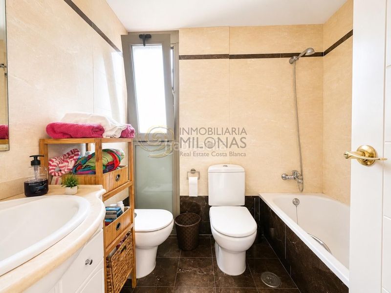 Foto 2e8d255f-a6bc-4010-a329-c3f6daa58272. Apartament amb calefacció aparcament piscina a Via Parque Benidorm