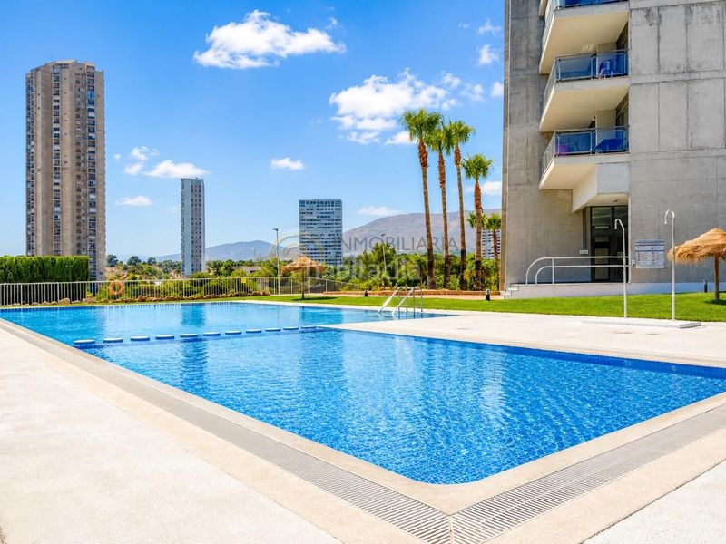 Foto 61911e54-f619-46f4-8458-185c5c9cb8e1. Apartament amb calefacció aparcament piscina a Via Parque Benidorm