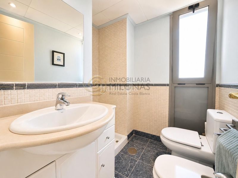 Foto d20a56f5-267b-4dbb-a715-e33e19991242. Apartament amb calefacció aparcament piscina a Via Parque Benidorm
