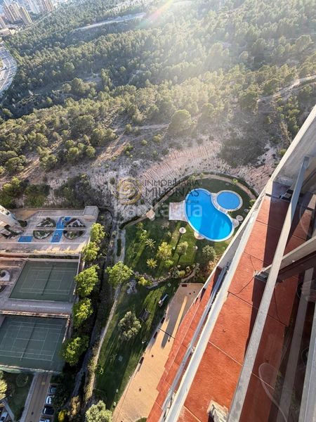 Foto 334de407-2445-4e2e-a701-d64abd84d701. Apartament amb aparcament piscina a Via Parque Benidorm