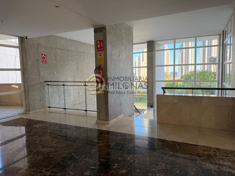 Foto 8f47bb8e-f8aa-455d-9574-c83d06617f7b. Apartament amb aparcament piscina a Via Parque Benidorm