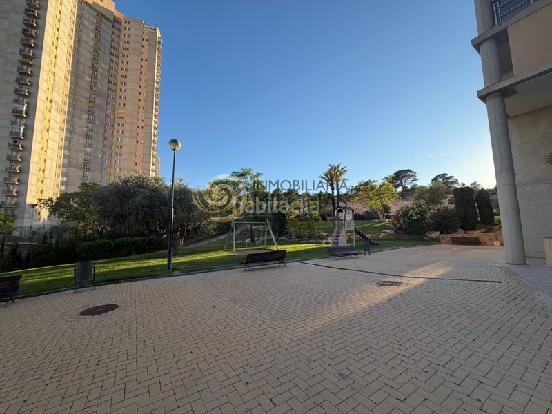 Foto faf14f0c-9ab8-46d1-b7ee-7c988c8cf356. Apartament amb aparcament piscina a Via Parque Benidorm
