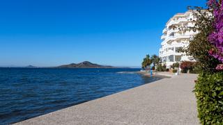Casa adosada en Urbanización cabo romano 11. Estupendo dúplex a pie de playa