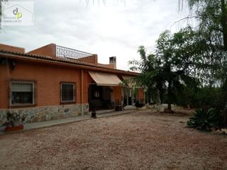 Xalet a Jubalcoi. Finca rustica con vivienda