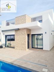 Casa en Calle lope de vega 31c. Increíble villa con piscina en benijófar