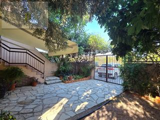 Casa adossada a Carrer els oms los olmos 40. Bungalow adosado en san juan de alicante