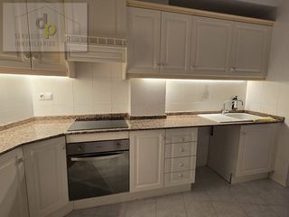 Rent Flat in Carrer santa rita 6. Amueblado - piso de 115 m² con 4 dormitorios y ascensor en el ce