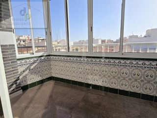 Pis  Carrer riu xúquer 43. Piso de 4 habitaciones en torrellano