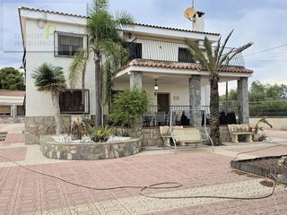 Chalet in Calle de Peleteria 8