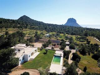 Maison à Sant Josep. Finca ibicenca con terreno en cala dhort y vistas a es vedra
