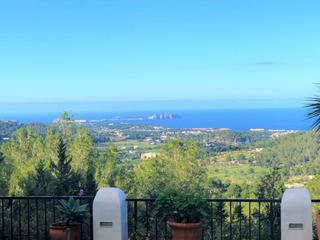 Chalet à Sant Agustí-Cala de Bou. Villa excepcionalmente bien ubicada con impresionantes vistas pa