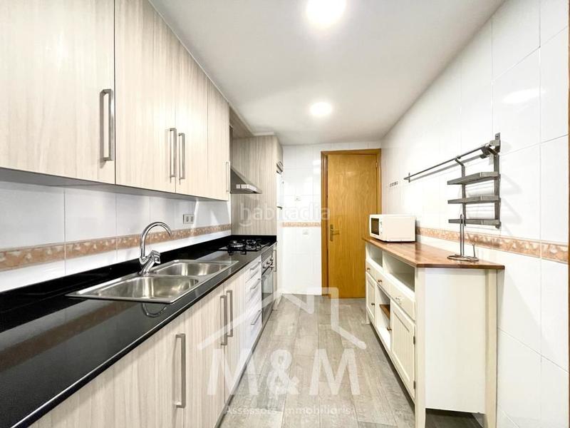 Foto f9a755fe-2277-4a5c-85d1-292a8c0f99cd. Location appartement avec parking piscine dans Lluminetes Castelldefels