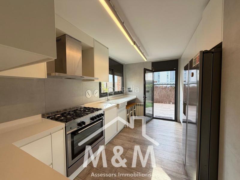 Foto 51fe4de9-7100-47be-a6aa-9f8f60fc7c22. Rent semi detached house with heating parking pool in Castelldefels