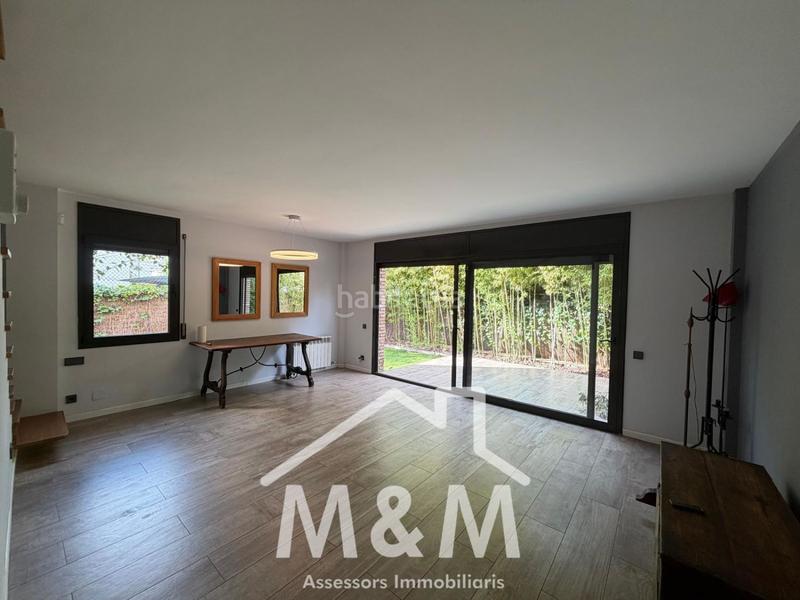 Foto e559dcfc-ada0-43e5-a856-0d2ad34c423b. Rent semi detached house with heating parking pool in Castelldefels