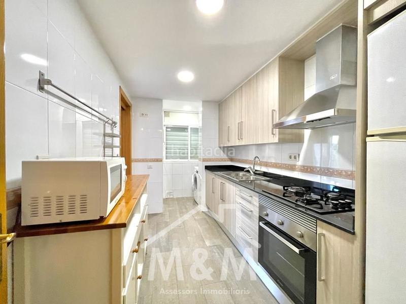 Foto f107a320-5c1f-4d09-878a-2b45b694ea3c. Rent flat with parking pool in Lluminetes Castelldefels