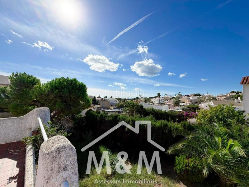 Foto 2743491d-b524-4fb8-a098-4873cf5b3d87. Chalet with parking in Cunit residencial Cunit