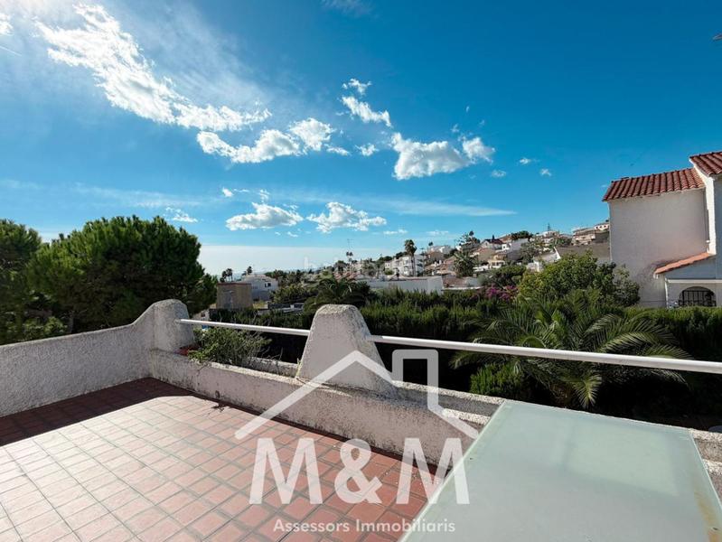 Foto 9f48de3a-5f72-48f1-85db-f9081a91718e. Chalet with parking in Cunit residencial Cunit