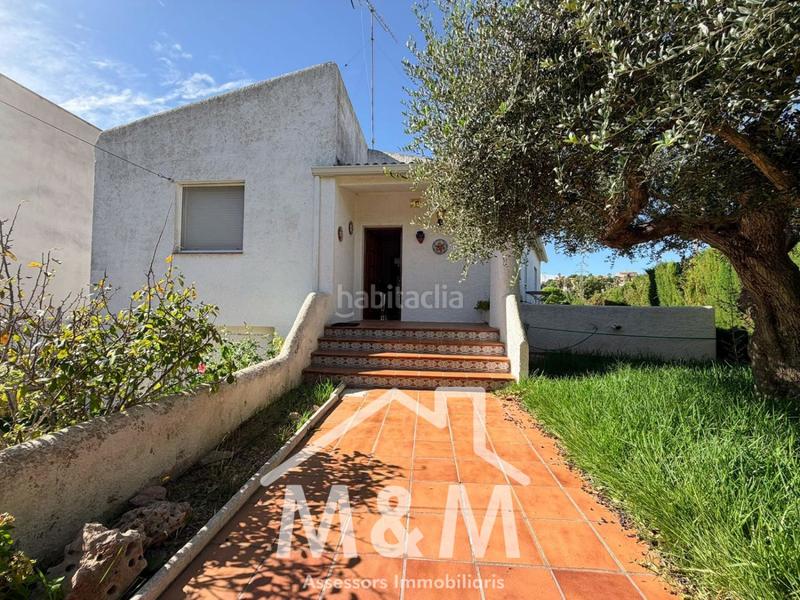 Foto 9fd2f255-2e64-4e55-8ac6-de0c1142c224. Chalet with parking in Cunit residencial Cunit