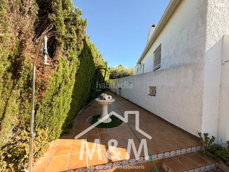 Foto a2fb231d-9250-4da4-84e0-8380b0cfd29a. Chalet with parking in Cunit residencial Cunit