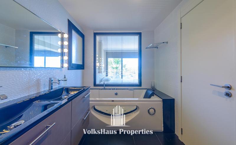 Foto 9f4a6dd8-765d-4579-bc87-94c3ca24b88e. Casa exclusiva villa con vistas infinitas al mar en Sitges