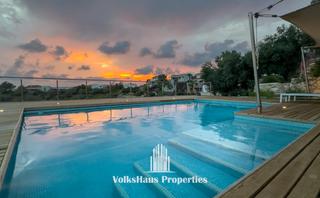 Casa  Dels garrofers. Exclusiva villa en sitges con vistas infinitas al mar