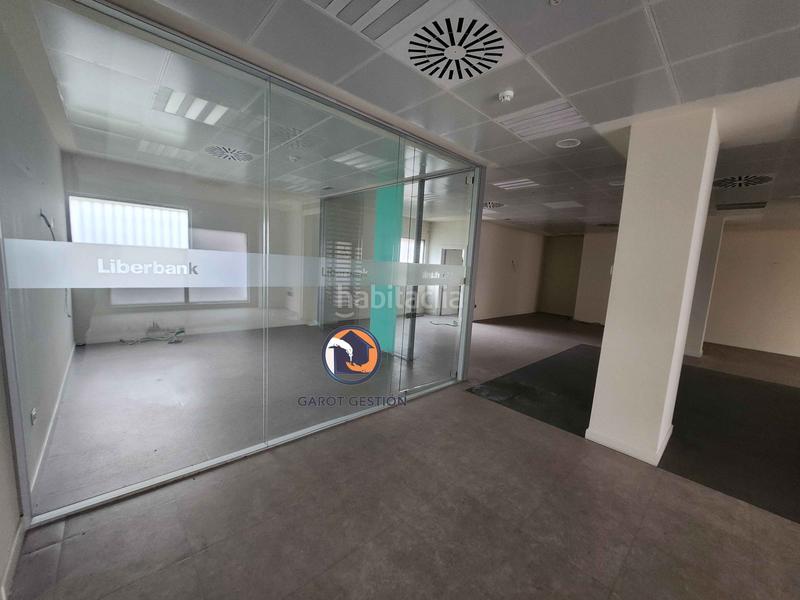 Foto 00a7cf8a-1f0c-45ab-8ae3-d705ba7f604b. Alquiler local comercial luminoso., metros en una sola planta en Guadalajara