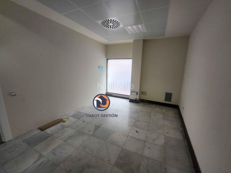 Foto 12bb2de5-74d1-49c7-83f4-6eefe6db9bc2. Alquiler local comercial luminoso., metros en una sola planta en Guadalajara