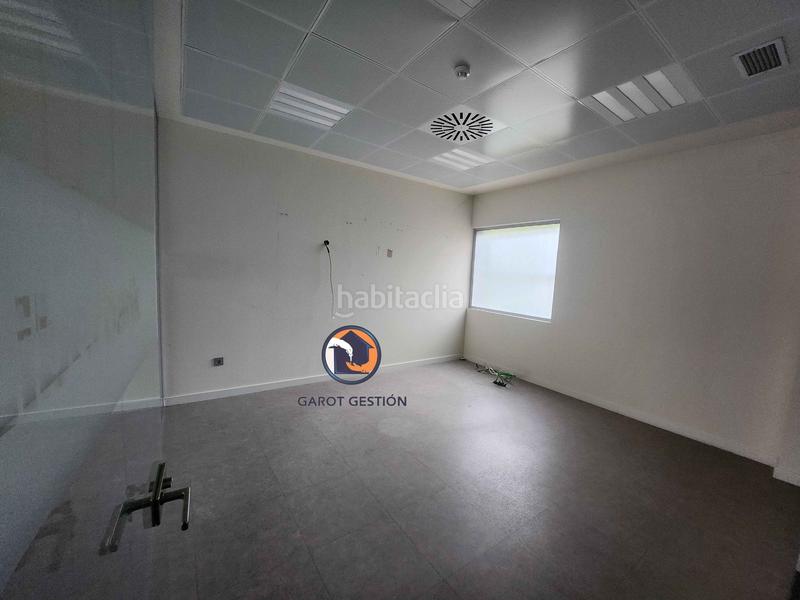 Foto e744bea5-d1ec-4454-80f2-9863137f1963. Alquiler local comercial luminoso., metros en una sola planta en Guadalajara
