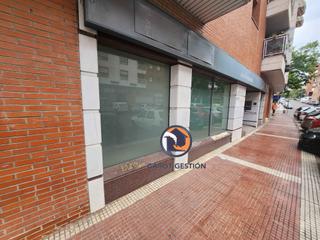 Location Local commercial  Avenida de barcelona. Luminoso., metros en una sola planta