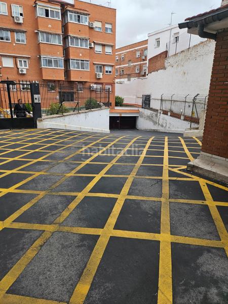 Foto fb865bdf-a0fc-4cde-9e57-84fc1188a904. Parking coche en calle de pedro laborde 1 en Portazgo Madrid