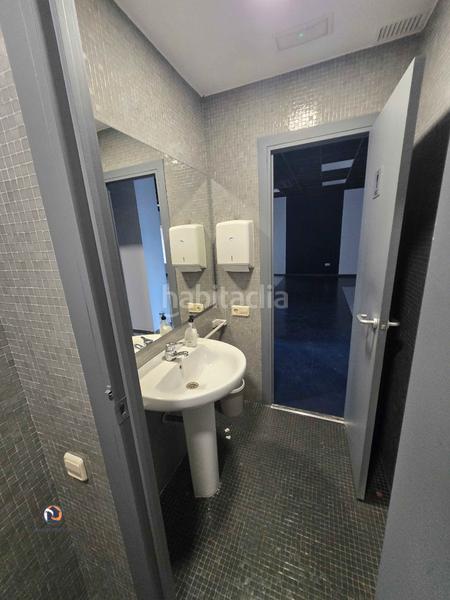 Foto 948412ea-fa00-4a24-a701-b54c7693ecc1. Locale commerciale in calle del padre damián 48 in Madrid