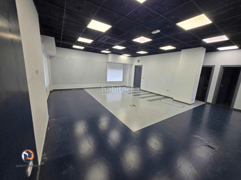 Foto b671063e-9a40-4b03-9fe0-e064ad1c4417. Locale commerciale in calle del padre damián 48 in Madrid