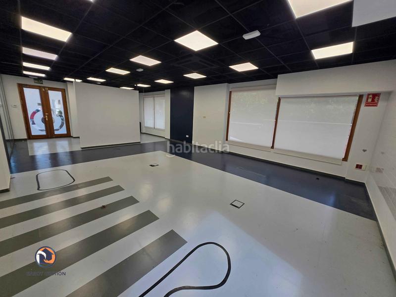 Foto f0326e7a-7593-4985-91a1-2e5161dfbb86. Locale commerciale in calle del padre damián 48 in Madrid