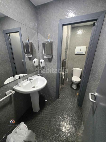 Foto fda9d283-1772-4580-b3a5-733671e1f4fc. Locale commerciale in calle del padre damián 48 in Madrid