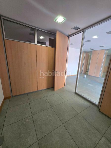 Foto 5102c076-d6e7-477b-b6ab-1b6aaf895f59. Alquiler local comercial en calle san juan de dios 10 local de esquina y luminoso en Guadalajara