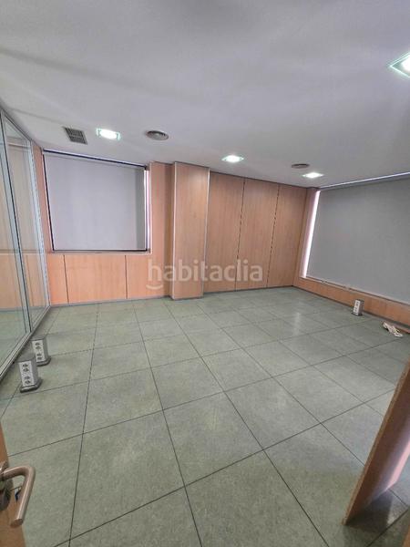 Foto 6071c660-ecdc-44ef-98d8-683ab1de5e2b. Alquiler local comercial en calle san juan de dios 10 local de esquina y luminoso en Guadalajara