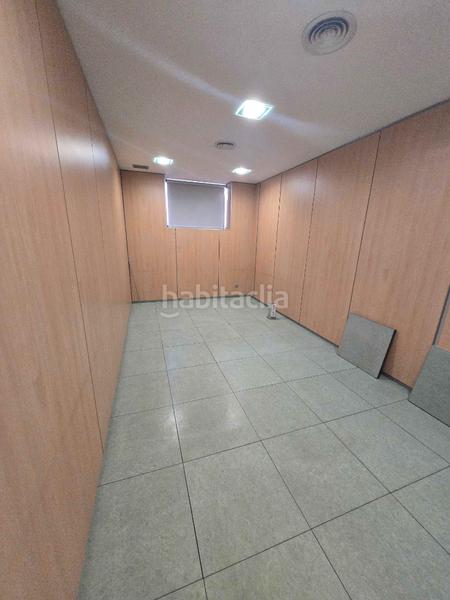 Foto 9a038cf1-1840-4d5b-adb1-90bd0f1cf79d. Alquiler local comercial en calle san juan de dios 10 local de esquina y luminoso en Guadalajara