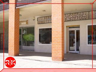 Local Comercial en Calle de oneca 14b. Se vende o traspasa centro de peluquera y esttica en funcionam