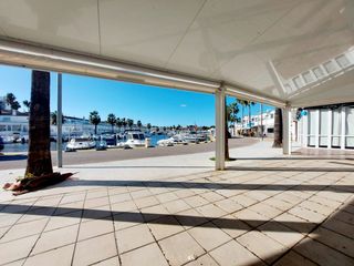 Locale commerciale in Cala d´En Bosch-Serpentona. Local comercial en la urbanización de cala en bosch
