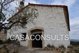 Mas à Atzeneta del Maestrat. Masia con terreno