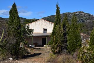 Masía en Sierra Engarcerán. Masia solitaria de 175 mts para reformar