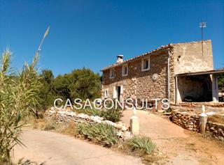 Mas à Atzeneta del Maestrat. Masia con terreno