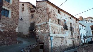 Casa a Vilafamés. Gran casa en el centro histórico de vilafamés ideal para negocio