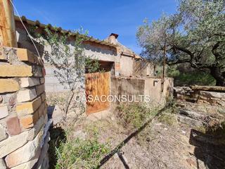Masia a Vilafamés. Finca rústica con caseta para reformar