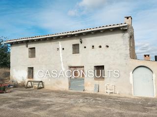 Masia a Useres (les). 2 masias solitarias y semireformadas